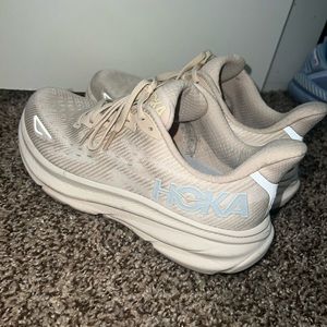 Women’s Hoka Clifton 9 Beige
